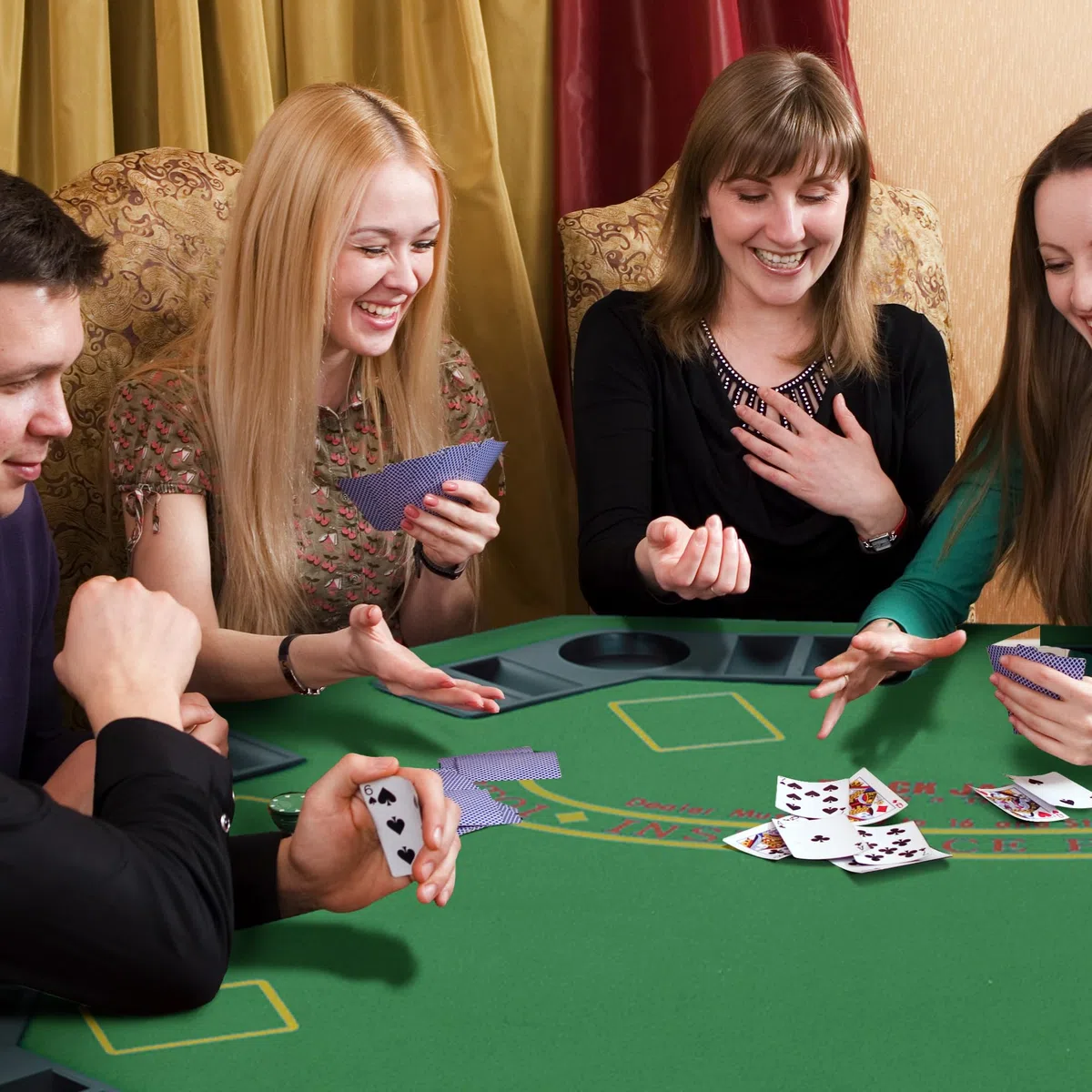 SPORTNOW Table de Poker Pliable pour 8 Joueurs, Table de Jeu avec Porte-gobelet et bac à jetons, 120 x 120 x 72 cm, Vert