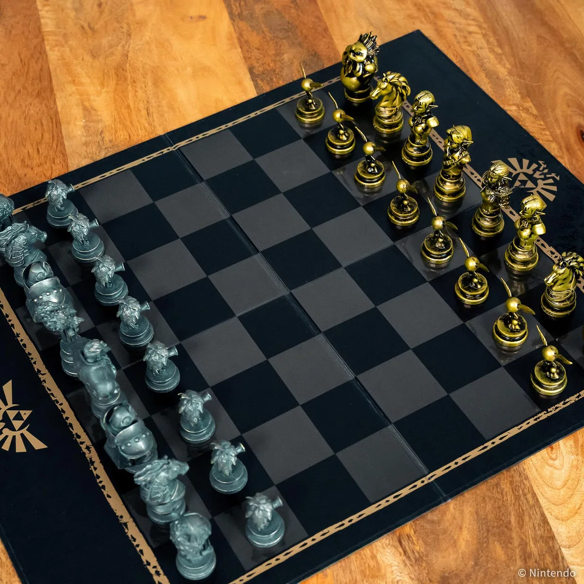 USAopoly The Legend of Zelda Collector's Chess Set – Jeu de Stratégie – pour Fans de Zelda – 2 Joueurs | 60+ Min | Dès 8 Ans – Anglais