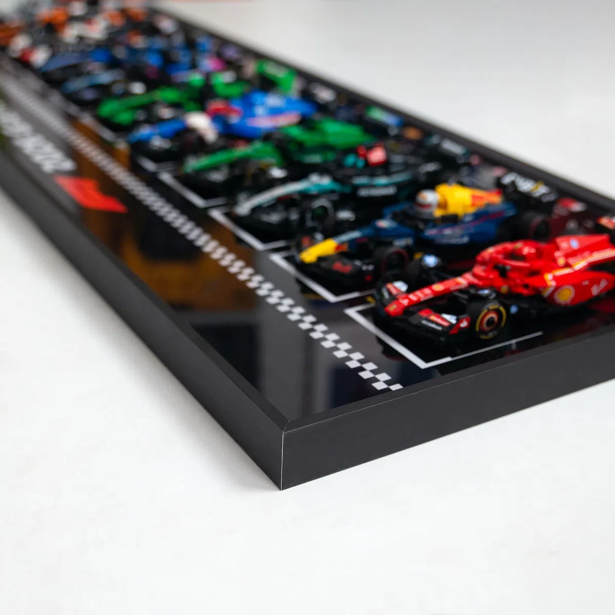 Cadre Compatible avec Lego Speed Champions F1,11 Voitures De Course De F1 Wall Display Support, 110 x 40 cm Tableau Mural for Salon et Bureau Salle Salle d'exposition (Modèles Non Inclus)