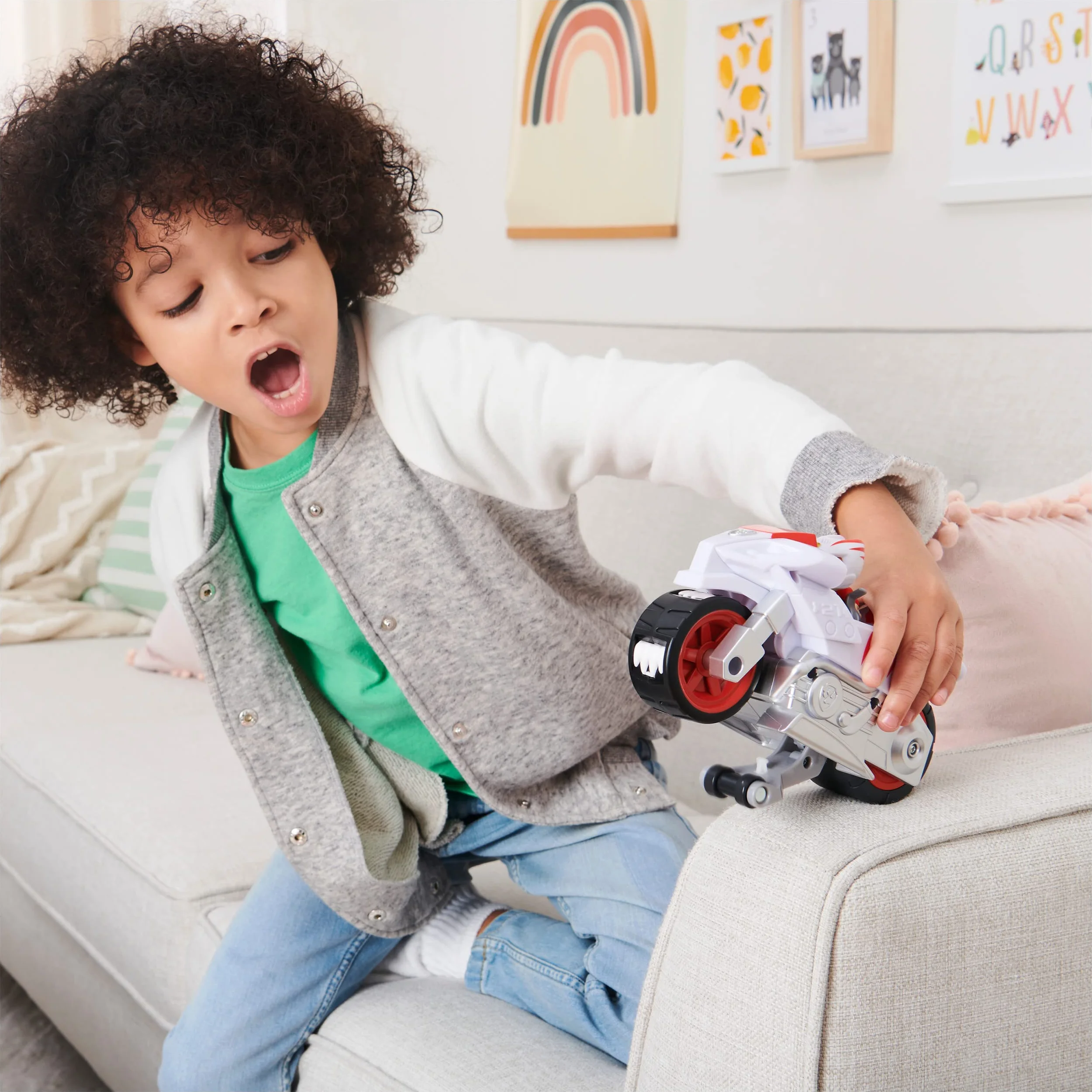 Paw Patrol, Moto Pups Wildcat’s Deluxe Pull Back Motorcycle Vehicle with Wheelie Feature and Figure
