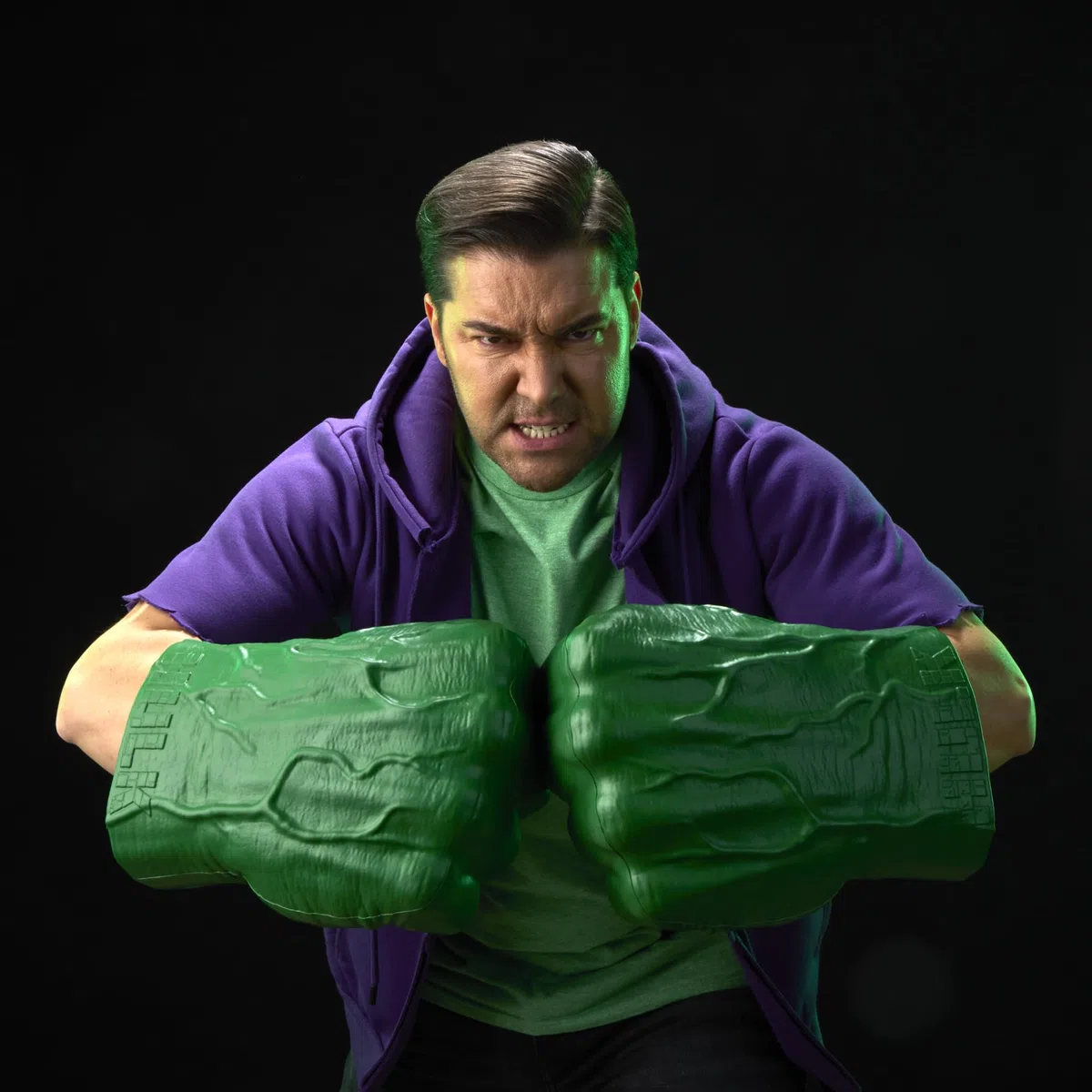 Marvel Legends Series Poings de cosplay premium de l'incroyable Hulk avec effets sonores électroniques, pièces de collection pour adultes