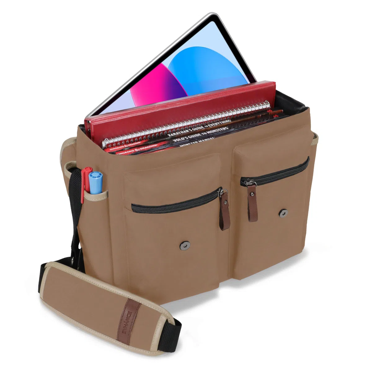 ENHANCE Sac DND Édition Designer - Sac Messager Élégant pour Joueur de RPG Donjons et Dragons, Compatible avec Manuel, Classeurs, dés et Accessoires, avec Housse et Poches pour Tablette (Tanné)
