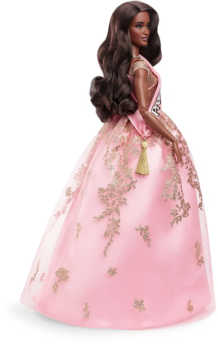 Barbie Le Film Poupée Présidente Articulée avec Robe Brillante Rose Et Dorée Et Écharpe De Fonction, À Collectionner, Jouet Enfant, HPK05