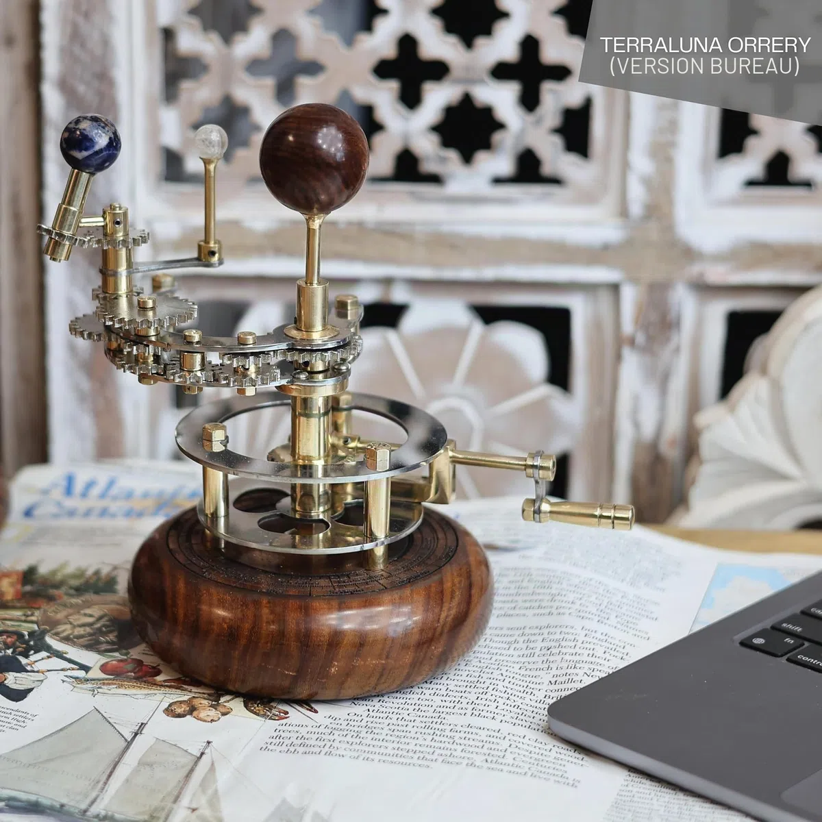 Modèle de système solaire | Orrery d'astronomie éducative et décorative | Planétarium mécanique en laiton de qualité supérieure (Terre et lune de 20,3 cm)