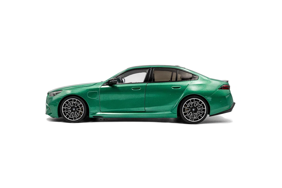 Solido BMW M5 (G90) 2025 - Berline Sportive, Design Dynamique, Toit contrasté, Peinture métallique, Voiture Miniature Diecast, M Vert, 1:18