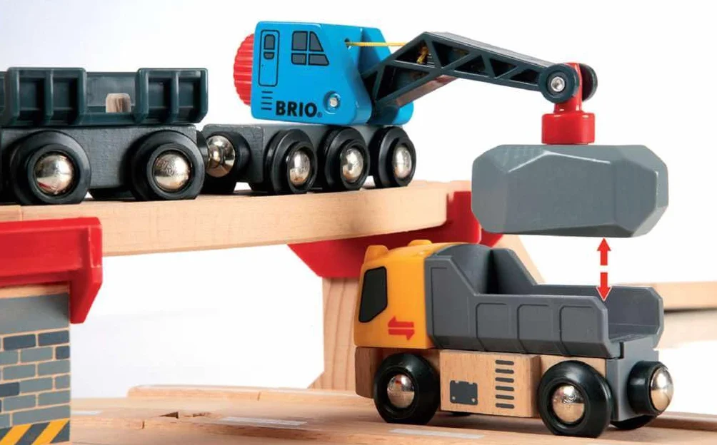 BRIO World - 33210 - Circuit Rail Route Transport de Roches - Coffret complet 32 pièces - Circuit de train en bois sur 2 niveaux - Jouet pour garcons et filles à partir de 3 ans