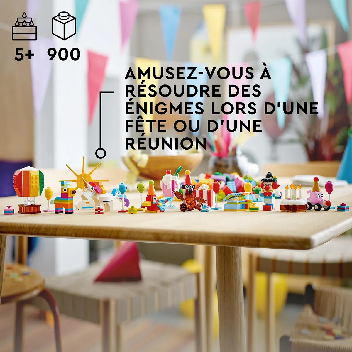 LEGO 11029 Classic Boîte de Fête Créative, Ensemble de Briques, à Jouer en Famille, Comprend 12 Mini Jouets : Ourson, Clown, Licorne, Ludique pour 5 Ans et Plus