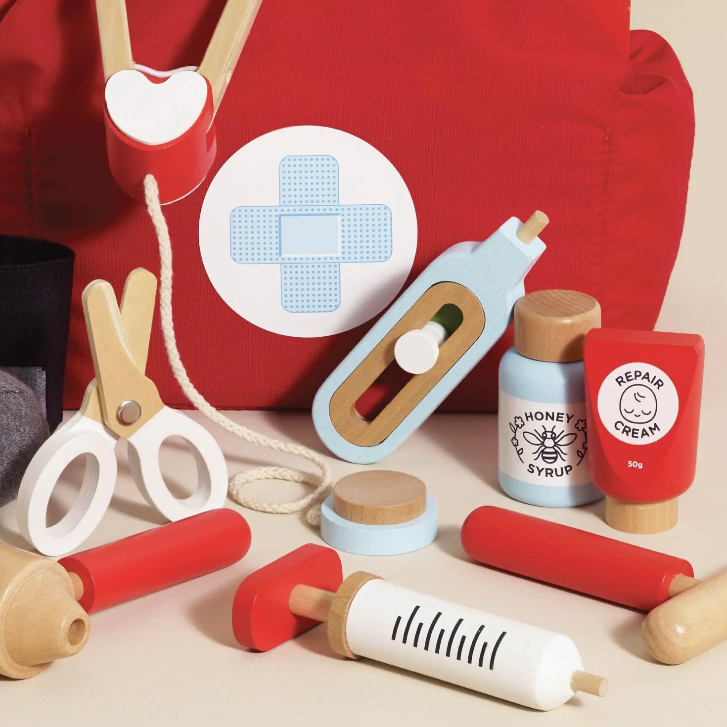 Le Toy Van Arztkoffer aus Holz, Lernspiel für Kinder, 3 Jahre, Montessori-Spielzeug, komplette Arzttasche aus Stoff, 10 Teile, inklusive Zubehör, FSC-zertifiziertes Holz