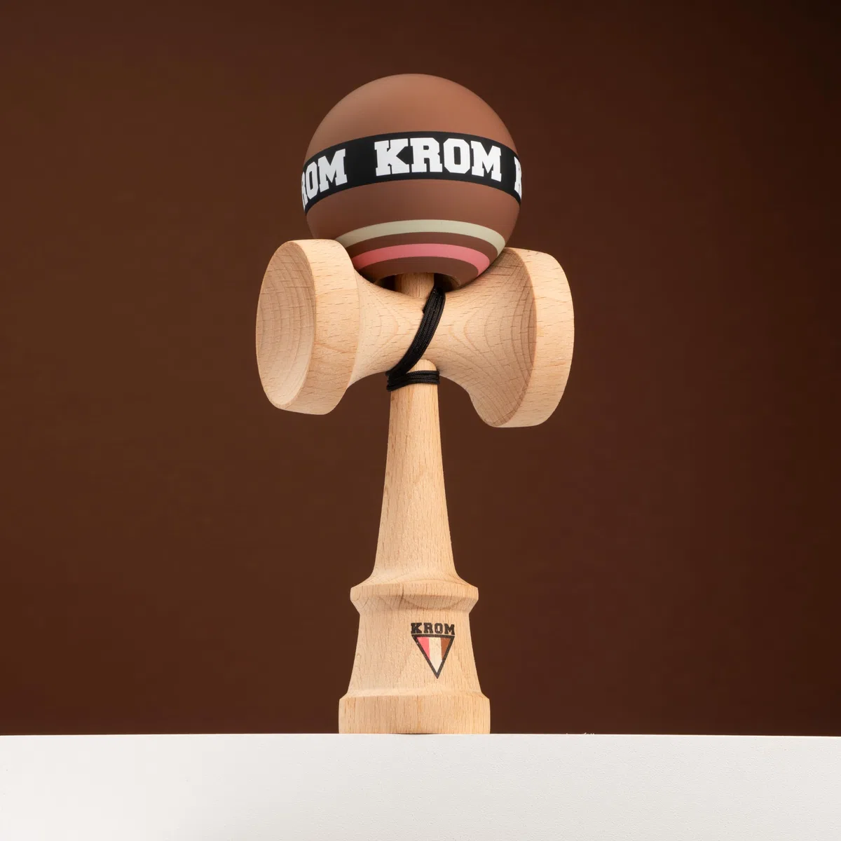 KROM Kendama STROGO Neapolitan Chocolate – Krom Kendama en Bois pour débutants et Joueurs avancés – Bilboquet Japonais intérieur/extérieur – Bilboquet Enfant et Bilboquet Bois Adulte