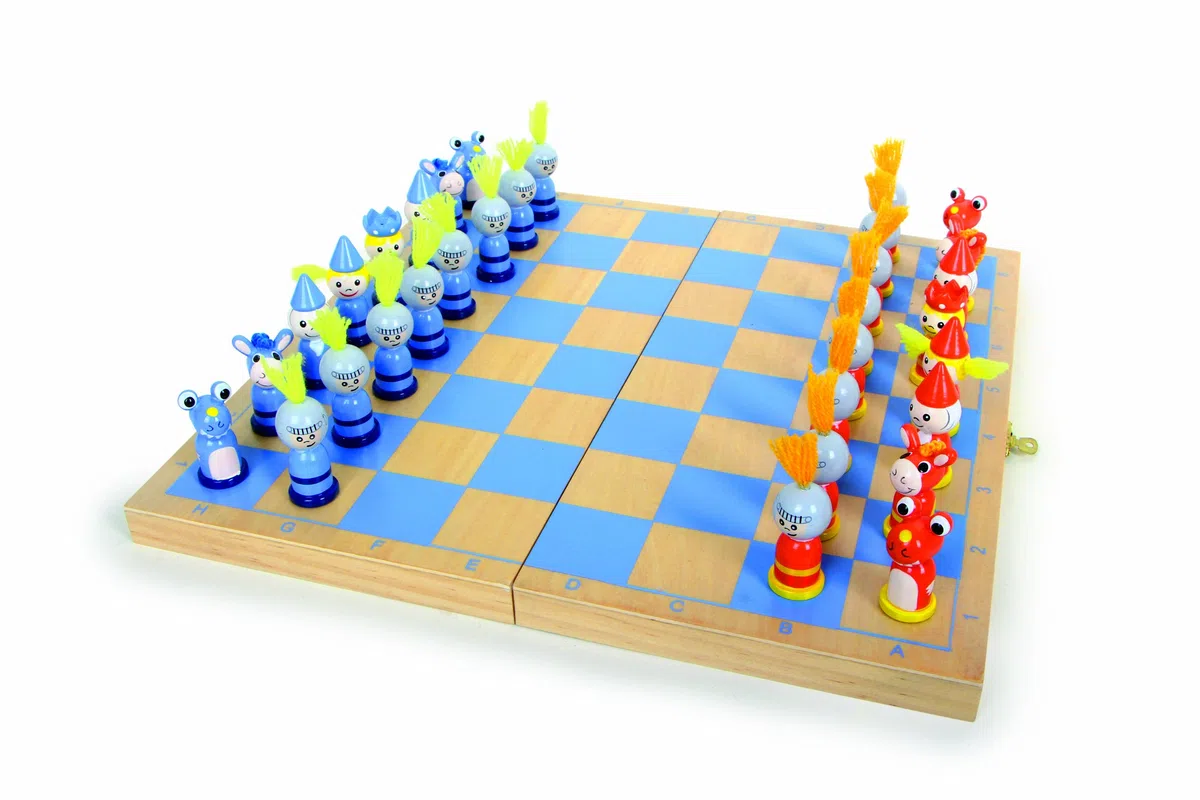 Small foot 6084 Jeu d'échecs "Chevaliers" en bois, jeu de voyage avec 32 pièces chevaleresques en bois, à partir de 6 ans, Rouge, Bleu, Brun