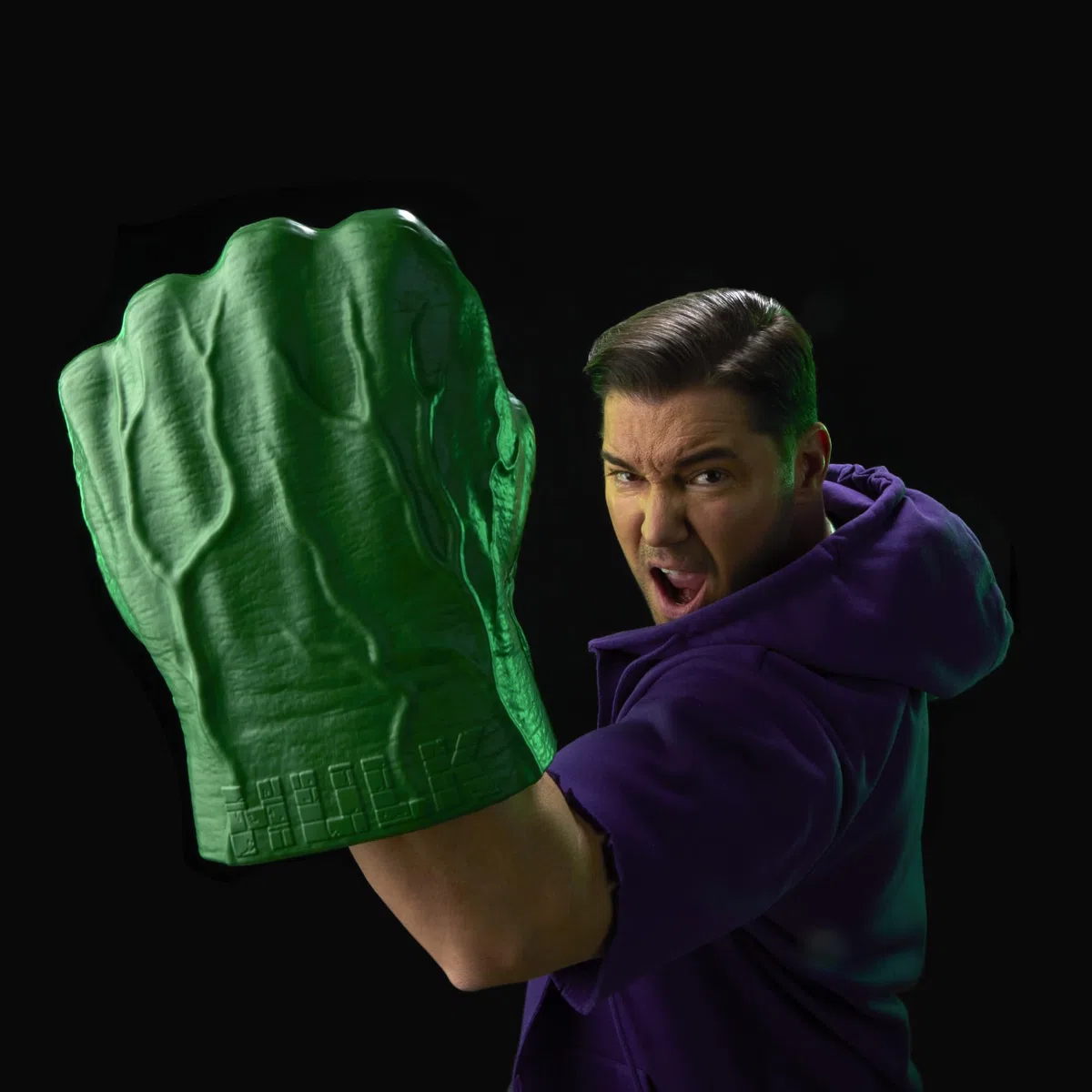Marvel Legends Series Poings de cosplay premium de l'incroyable Hulk avec effets sonores électroniques, pièces de collection pour adultes