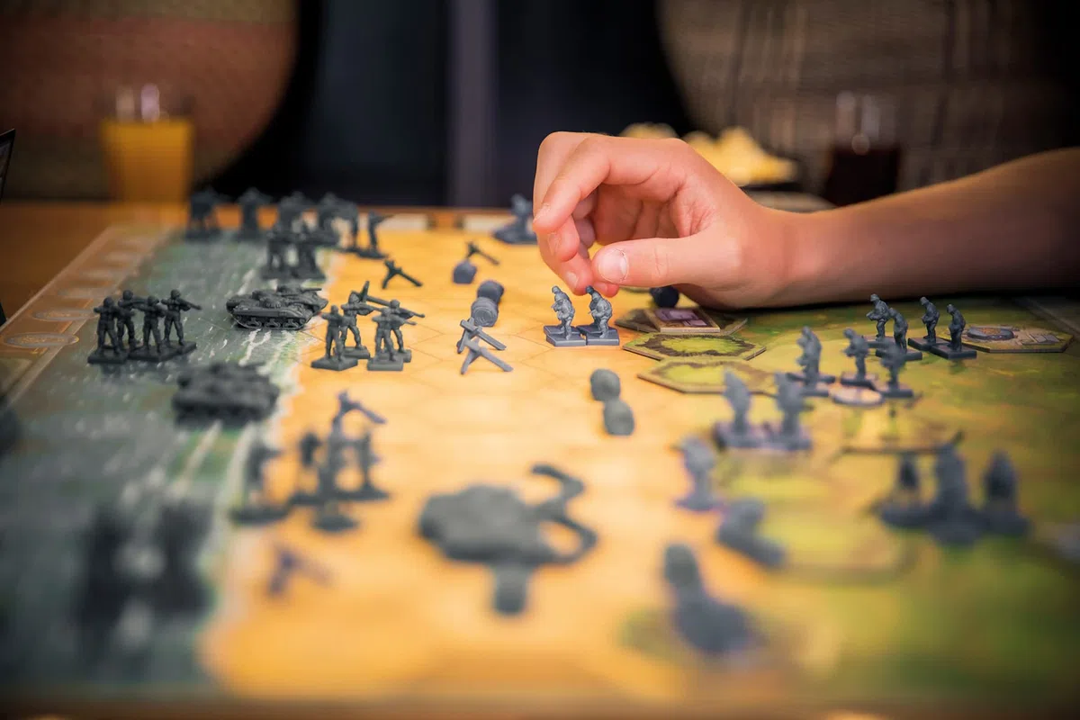 Asmodee - MEMOIRE 44 - Jeu de Société pour Enfants dès 8 Ans - Jeu de Stratégie - Revivez la Libération de la France en 1944-2 à 8 Joueurs - 30/60 Minutes - Version Française - Days of Wonder