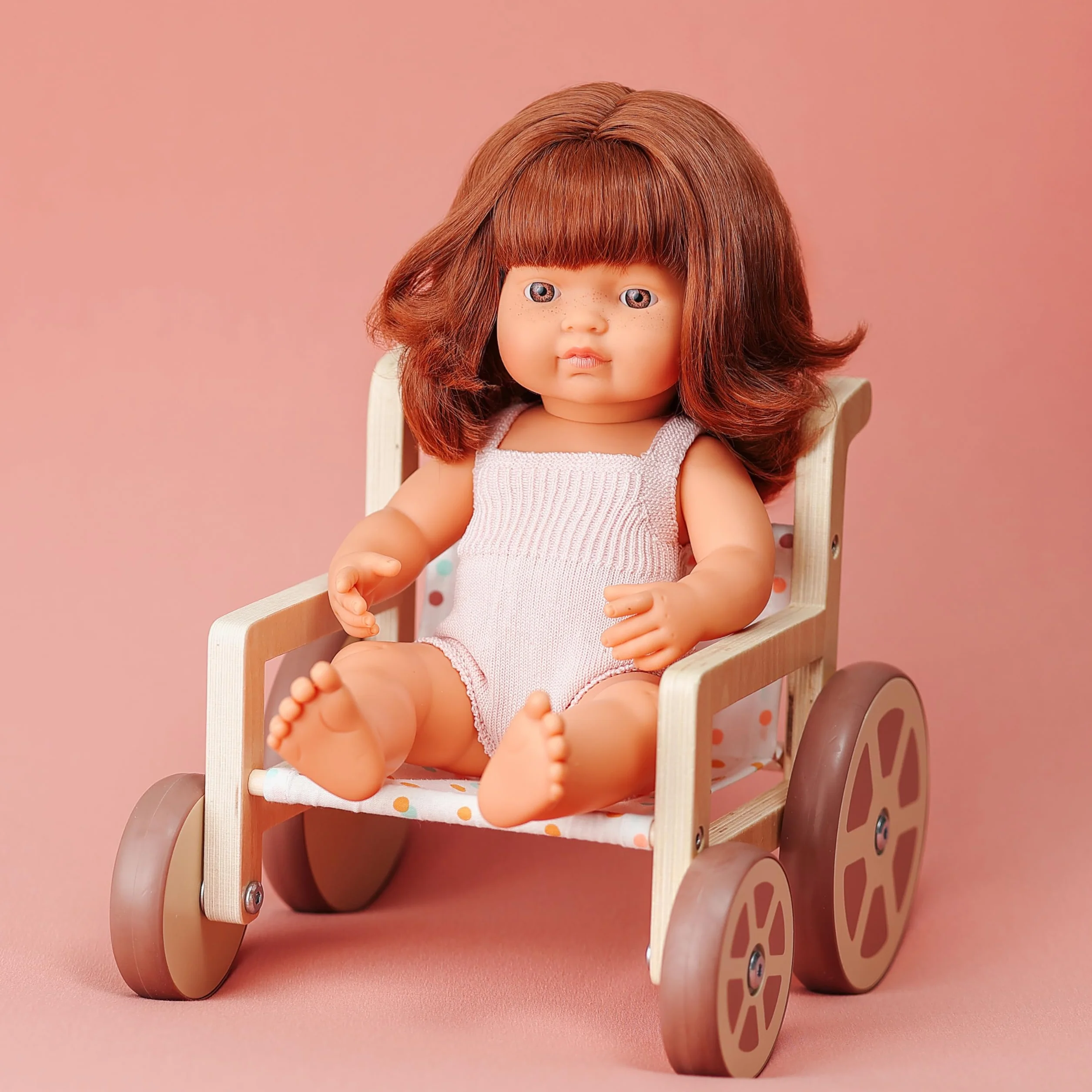 Miniland Fauteuil Roulant en matériaux écologiques pour poupées jusqu'à 38 centimètres. Inclusion.
