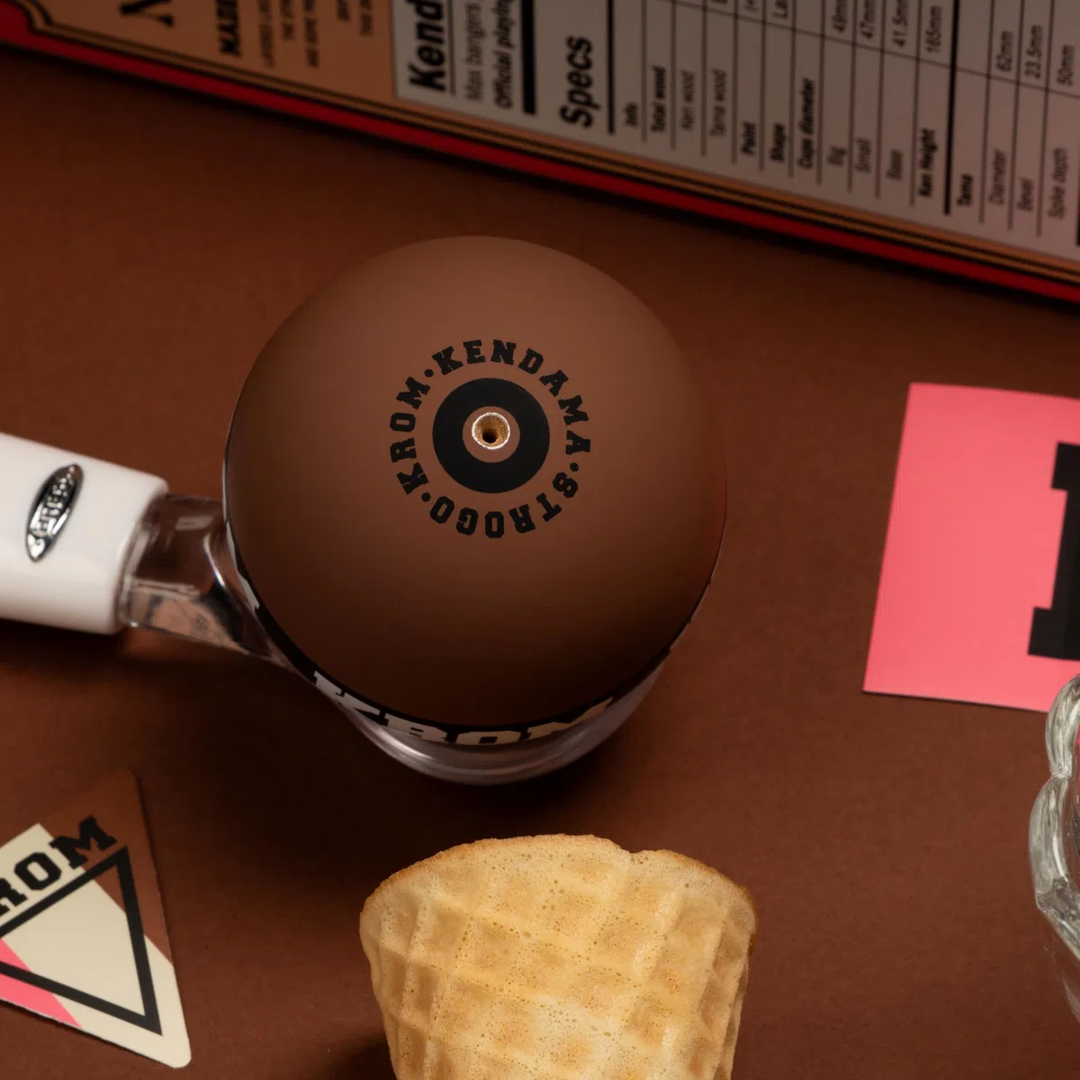 KROM Kendama STROGO Neapolitan Chocolate – Krom Kendama en Bois pour débutants et Joueurs avancés – Bilboquet Japonais intérieur/extérieur – Bilboquet Enfant et Bilboquet Bois Adulte