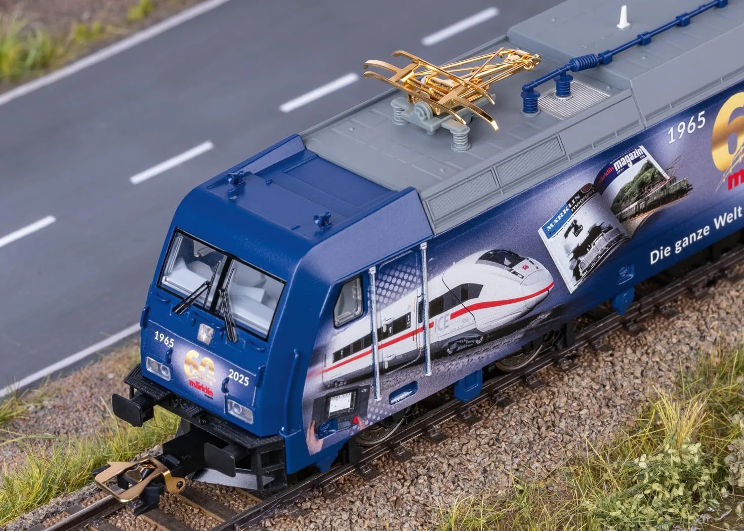 Märklin 36060 Locomotive électrique BR 185.2 - H0 AC - Décodeur numérique mfx - Son et lumière LED - Modèle Anniversaire Märklin Magazine 60 Ans - Locomotive 21,7 cm