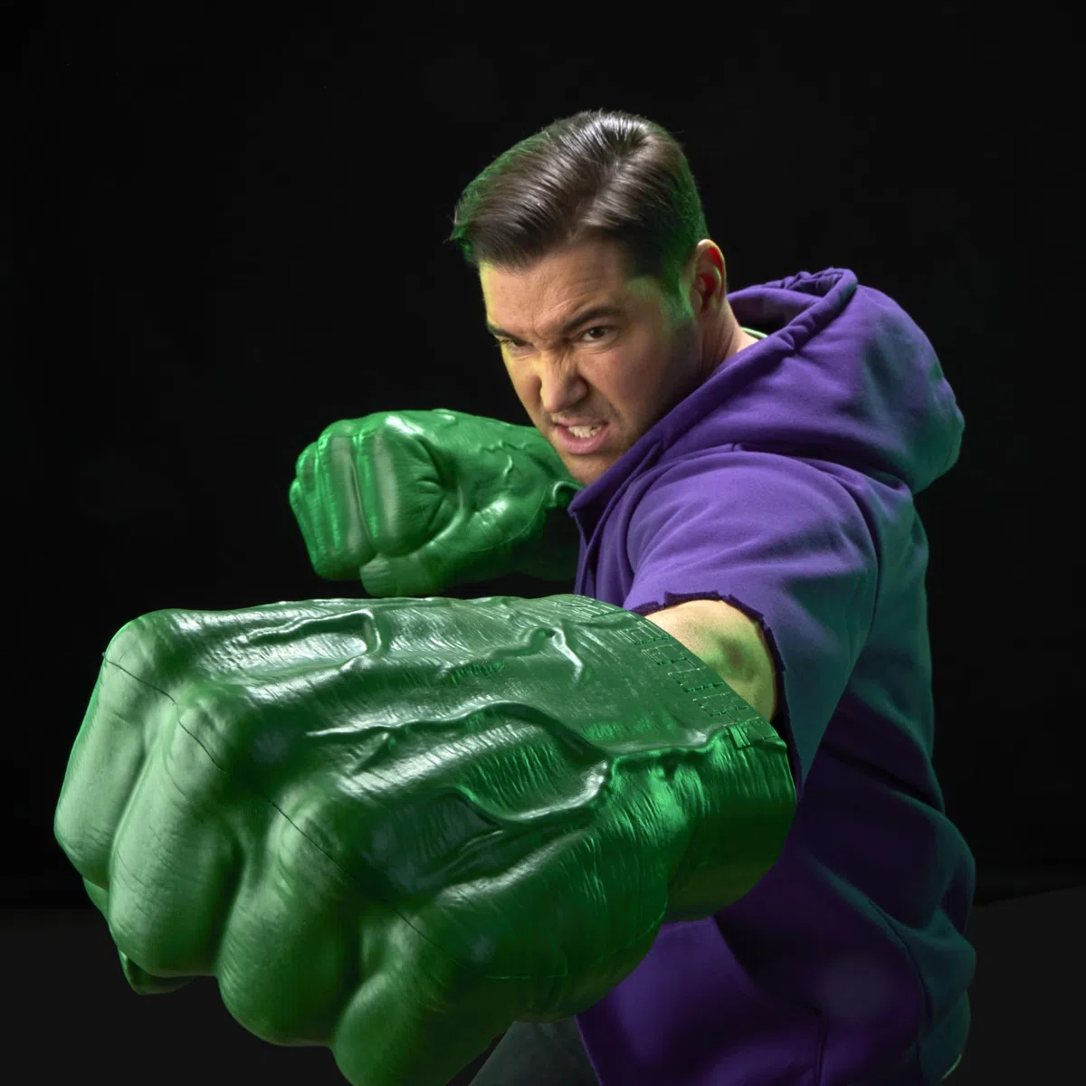 Marvel Legends Series Poings de cosplay premium de l'incroyable Hulk avec effets sonores électroniques, pièces de collection pour adultes