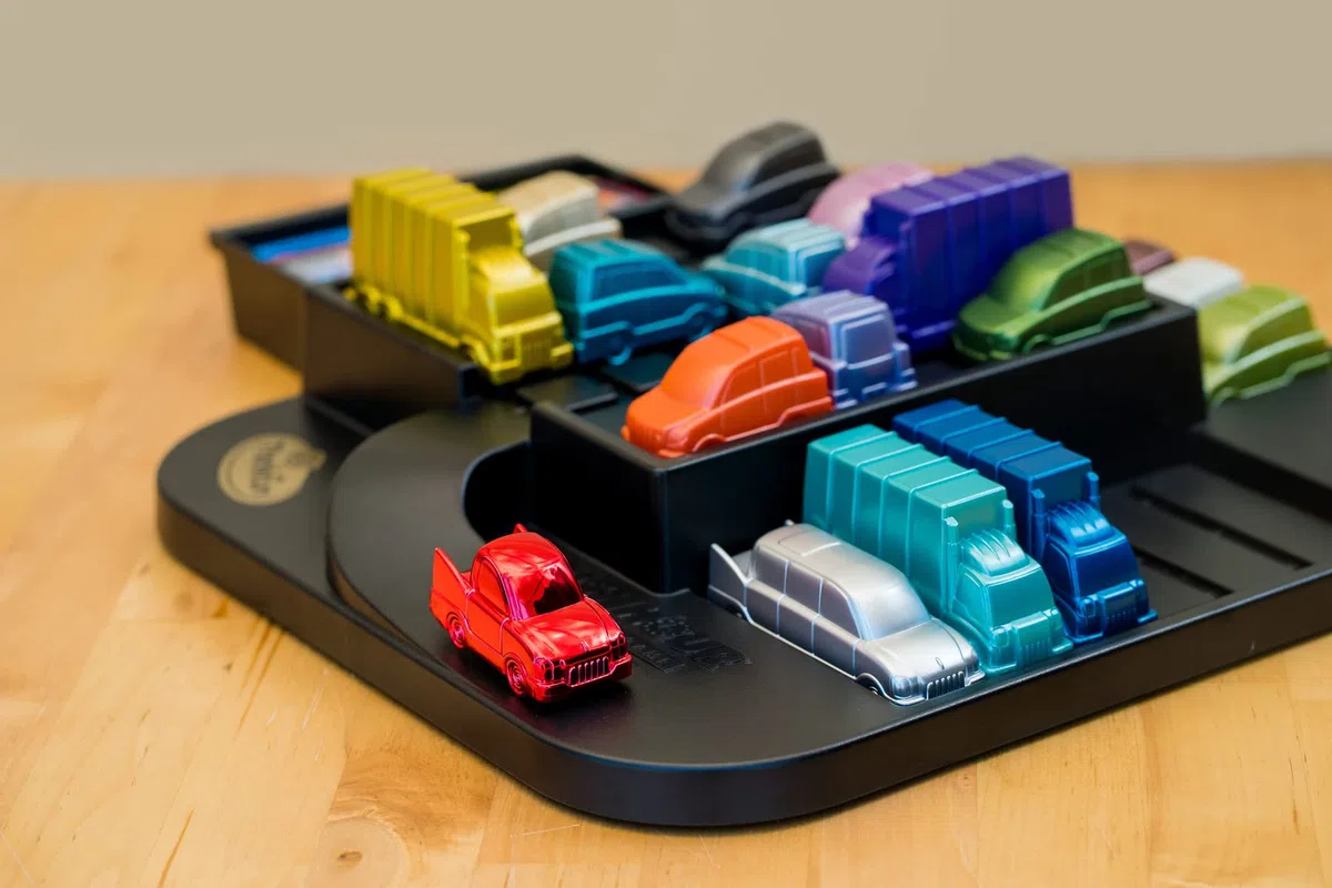 ThinkFun- Rush Hour Ultimate Edition Collector - Version surdimensionnée - Jeu de logique de l'embouteillage - Casse-tête - A partir de 8 Ans - Ravensburger 76423 - Multilingue (Français Inclus)