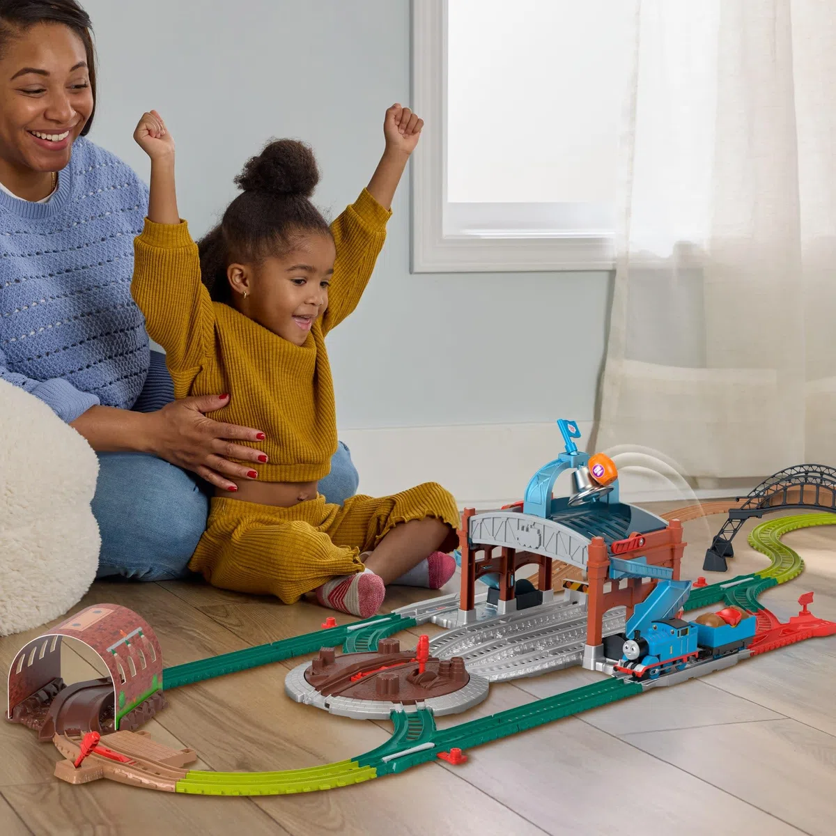 Fisher Price Thomas et Ses Amis Coffret Lancement de tonneaux motorisé avec Locomotive motorisée Classique et Wagon de Chargement, 5,5 mètres de Piste, JGY30