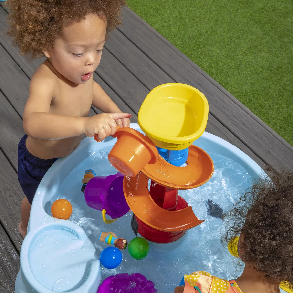 Step2 Spiral Slide Table d'eau avec 13 Accessoires | Table De Jeu Enfant A Eau | Table D'Activité pour Le Jardin en Bleu Et Rouge