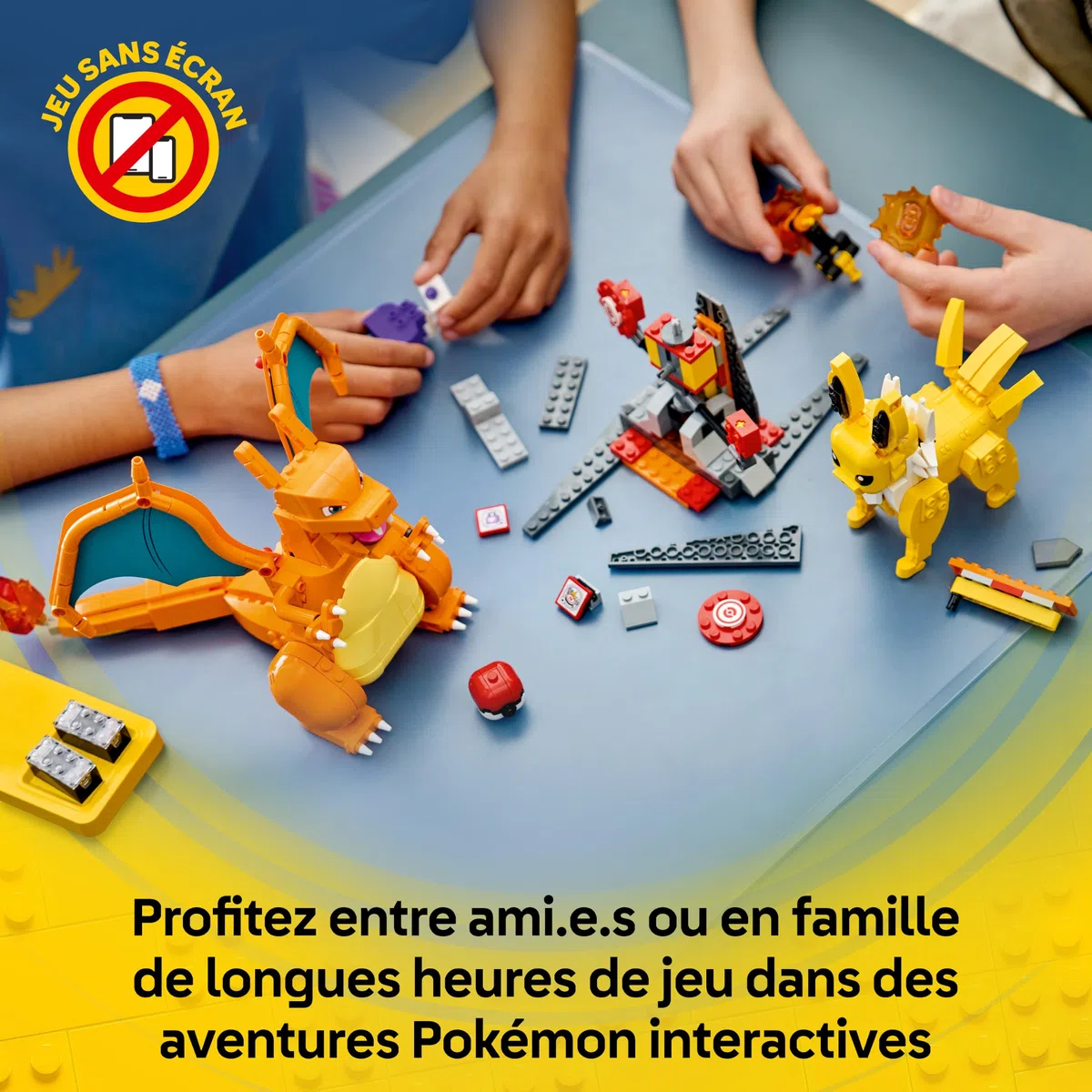 LEGO Pokémon Smart Play : Le Combat Ultime Entre Dracaufeu et Voltali - Jouet Tout-en-Un Interactif avec 2 Smart Briques, 4 Tags, 1 Chargeur & 2 Pokémon – Idée Cadeau Garçon ou Fille dès 8 Ans 72167