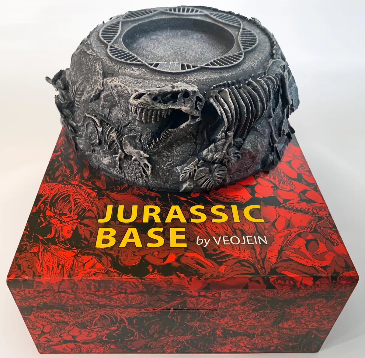 Jurassic Base Decor | Themen-Briefbeschwerer | Harzständer für Dinosaurier-Sammlerstücke | Detaillierte Skelette, DNA-Motiv & Mehr | Basis für Mücken in Bernstein und Fossil Sammlerstücke |_AB