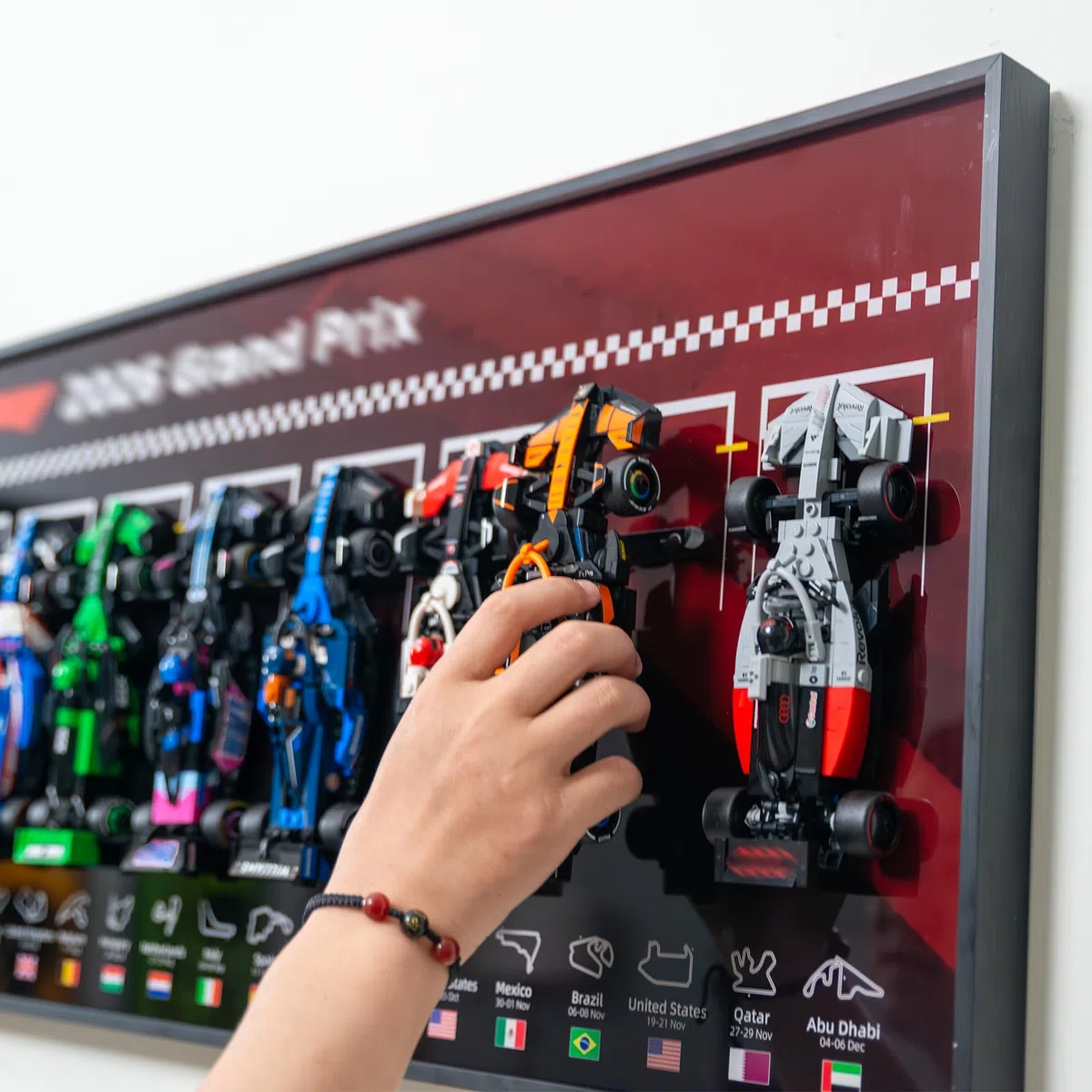 Cadre Compatible avec Lego Speed Champions F1,11 Voitures De Course De F1 Wall Display Support, 110 x 40 cm Tableau Mural for Salon et Bureau Salle Salle d'exposition (Modèles Non Inclus)