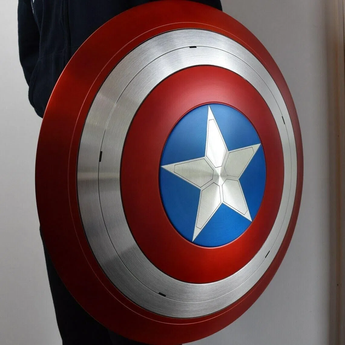 Bouclier Captain America rond en métal, en acier doux avec poignée en cuir, décor mural pour cosplay et jeu de rôle, cadeau pour Noël et Thanksgiving