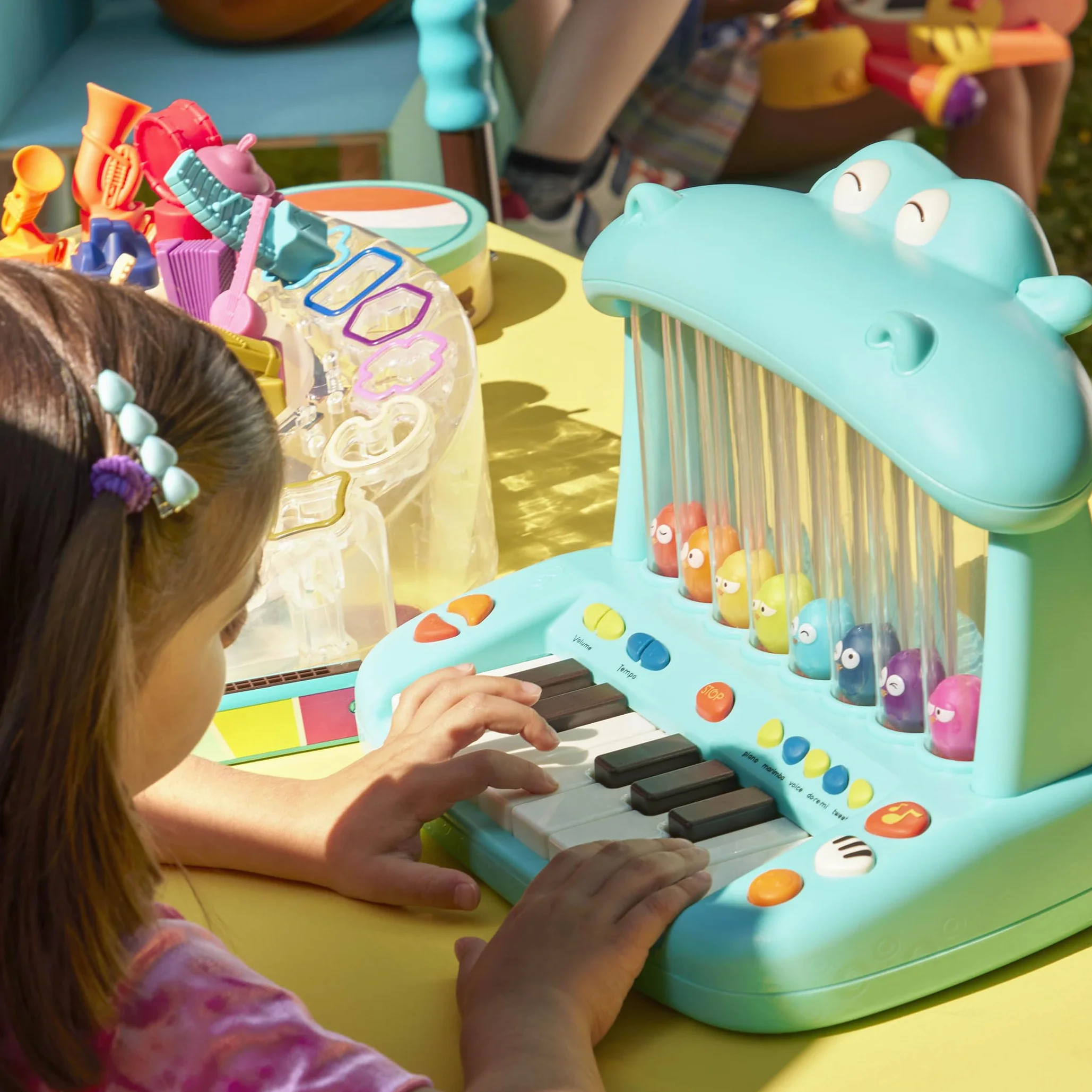 B. toys Hippo Pop Clavier Jouet Lumineux Piano à Oiseaux bondissants | Piano jouet avec 8 touches, 15 chansons, 6 comptines, 26 sons, 5 modes musicaux et réglage du tempo, Lot de 1, 1 ans et +