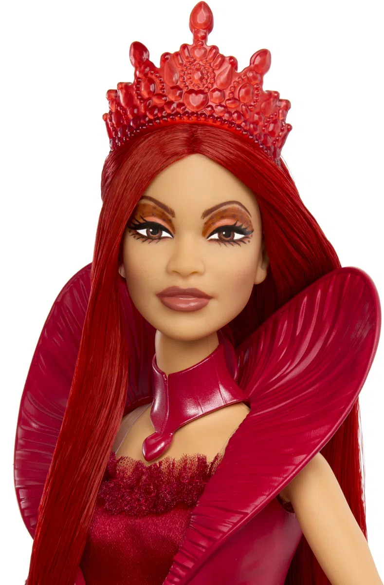 Mattel Disney Descendants : The Rise of Red Poupée Reine de Cœur avec robe royale et accessoires inspirés du film, inclut un socle pour poupée, HWV09