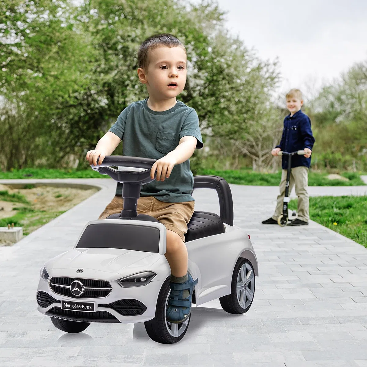 JAMARA 464030 Toboggan Mercedes-Benz Classe C – Voiture Glissante, véhicule pour Enfant intérieur et extérieur, Jouet de Voiture, Cadeau pour Enfants, Protection Anti-basculement, Coffre, klaxon