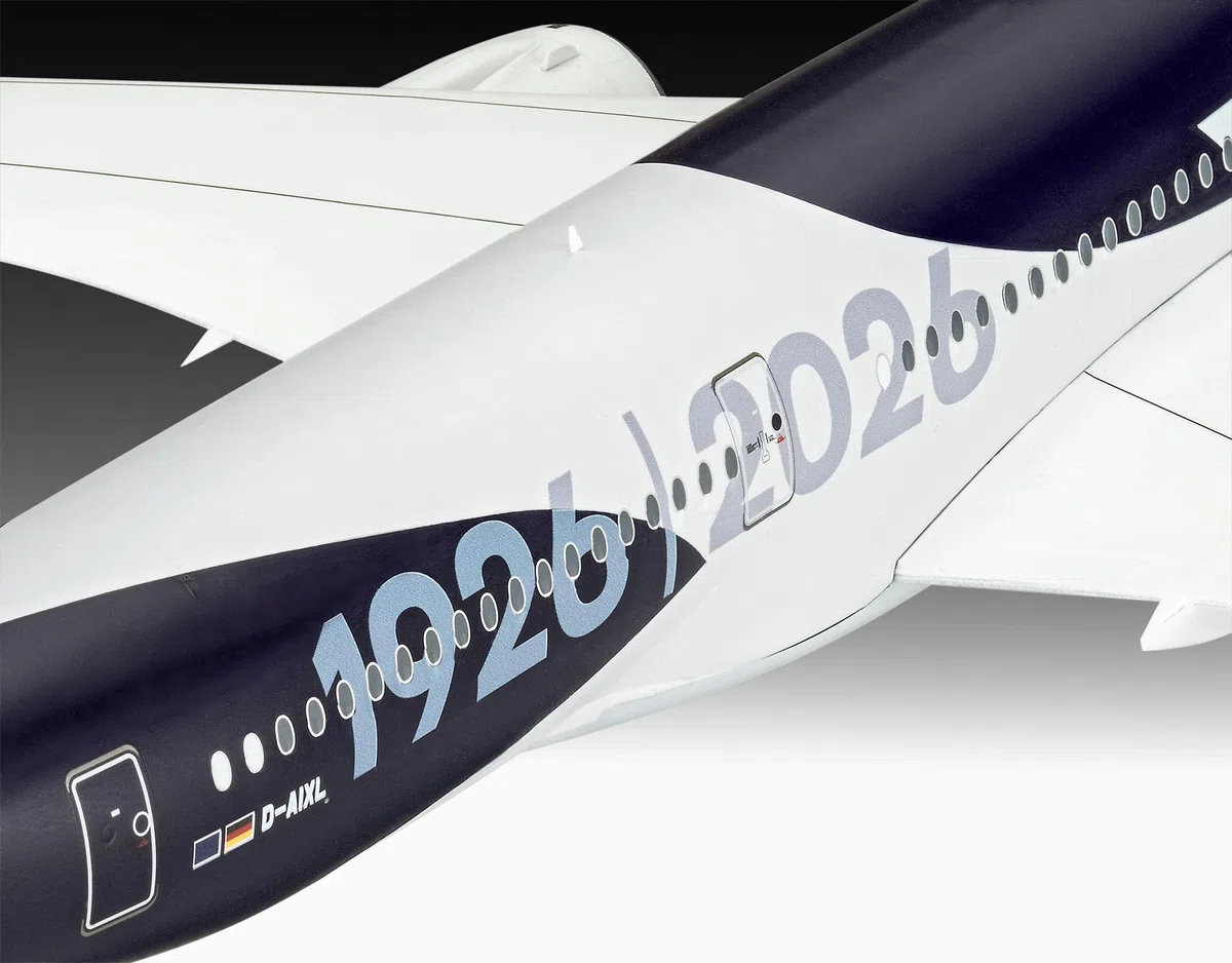 Revell Coffret cadeau 05612 A350-900 - Lufthansa 100 ans, échelle 1/144, kit de maquette en plastique non construit avec accessoires